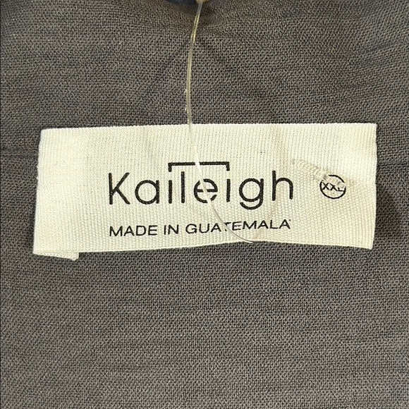 Kaleigh Blouse Gray Button-Up Cropped Twist Detail Collared in Size 1X - Picture 3 of 8